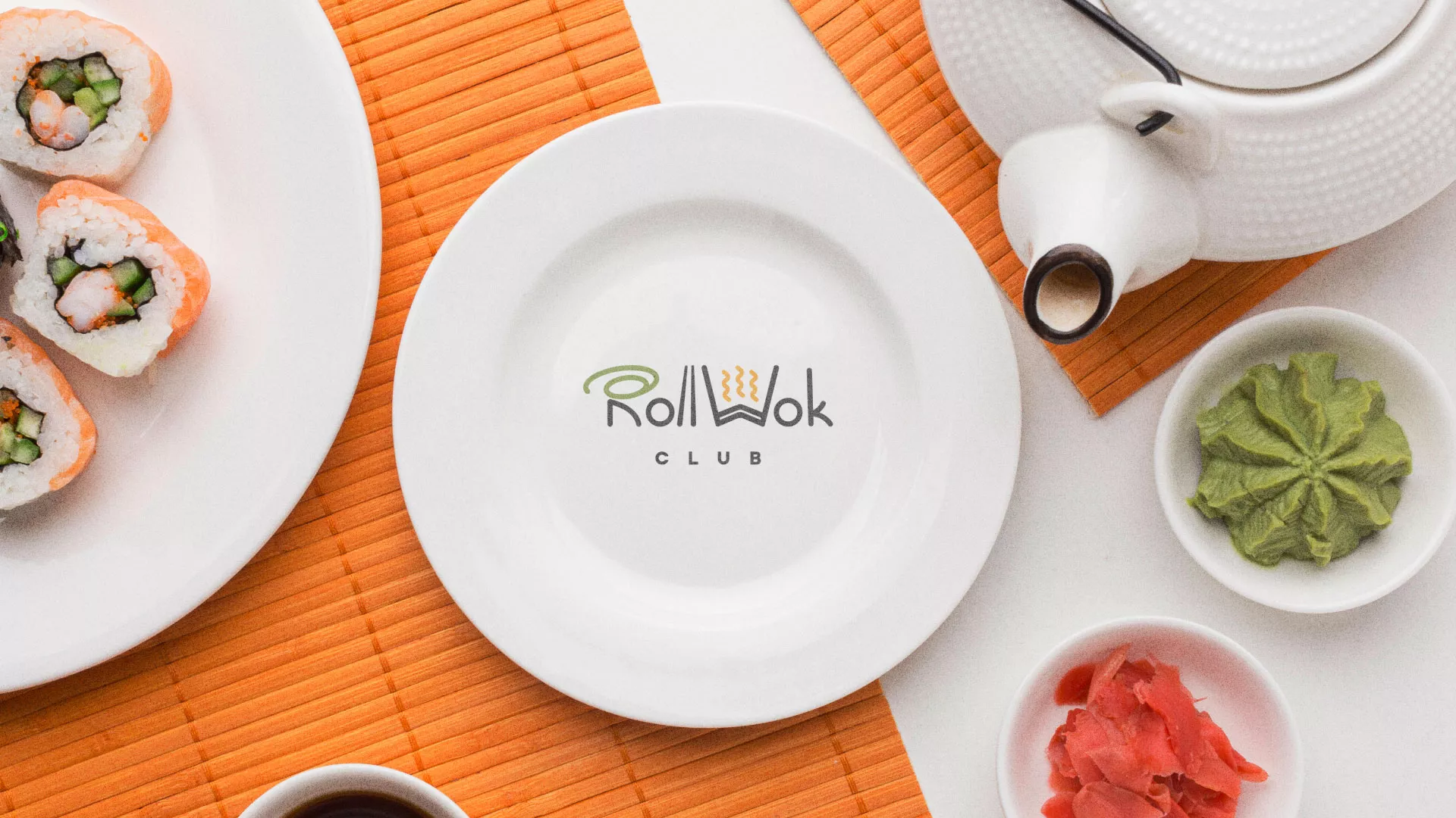 Разработка логотипа и фирменного стиля суши-бара «Roll Wok Club» в Теберде